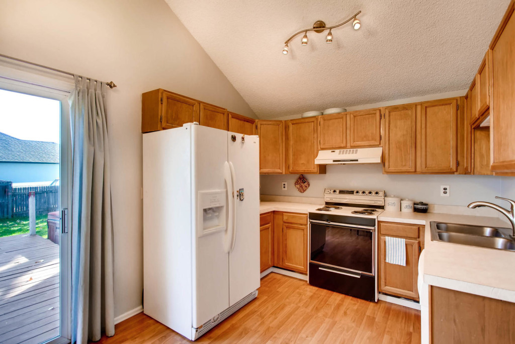 8674 S Yukon St Littleton CO-large-004-2-Kitchen-1500x1000-72dpi