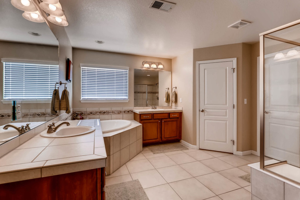 11609 S Flower Mound Way-print-015-9-5 piece Master Bath-2700x1799-300dpi